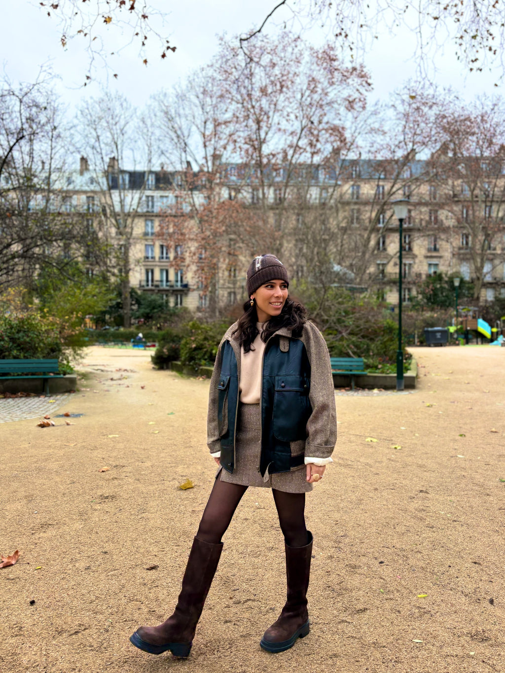 Jupe courte à strass